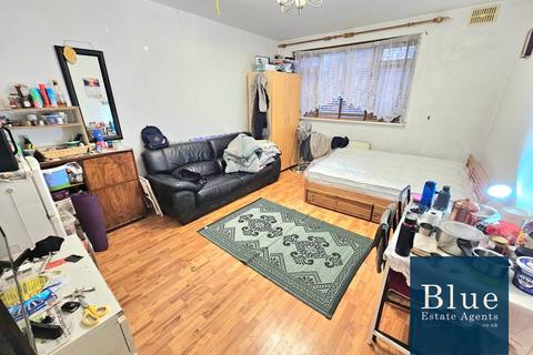 2 bedroom flat for sale, Bath Road, Hounslow, TW4