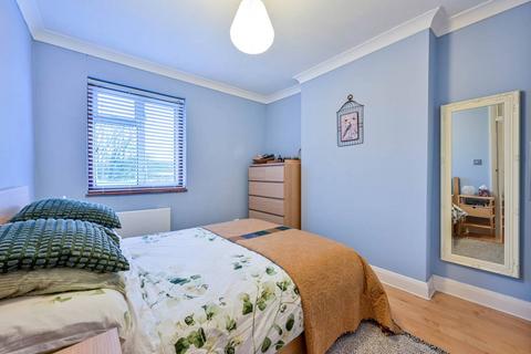 2 bedroom flat for sale, The Broadway, New Haw, Addlestone, KT15