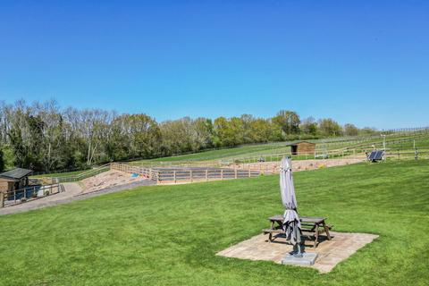 Equestrian property for sale, Hartley