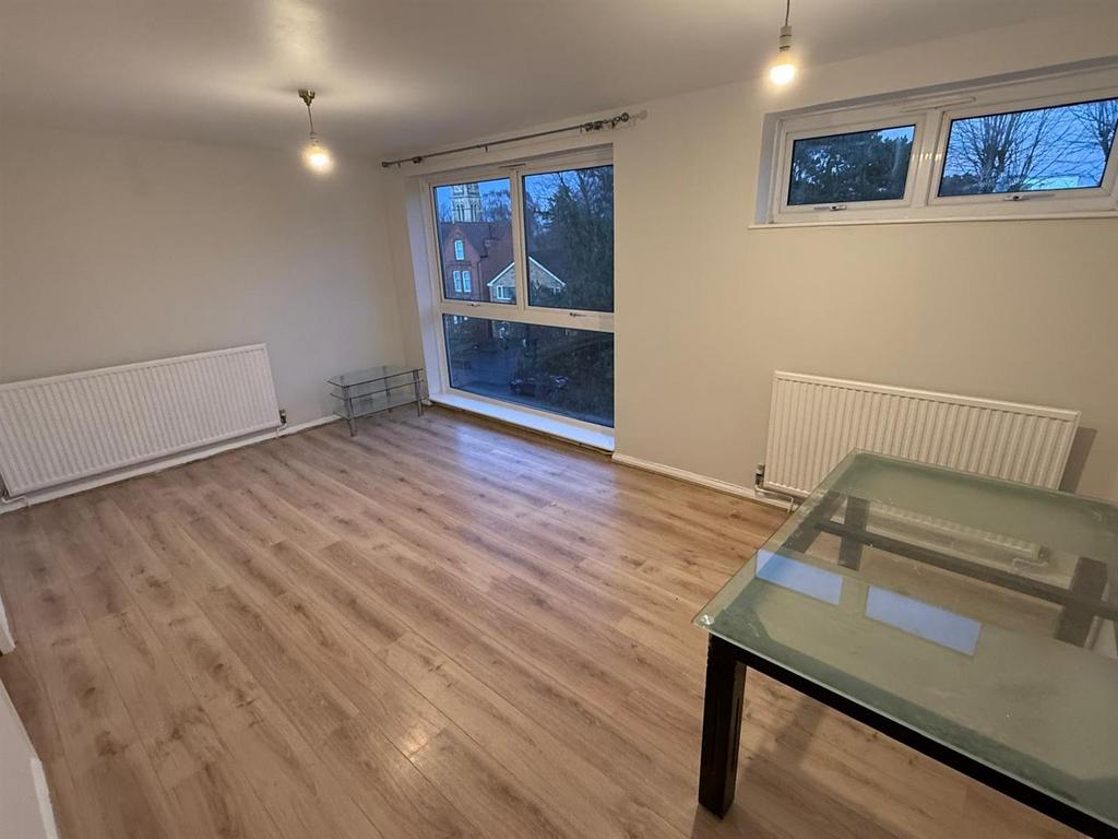 Lounge/Dining
