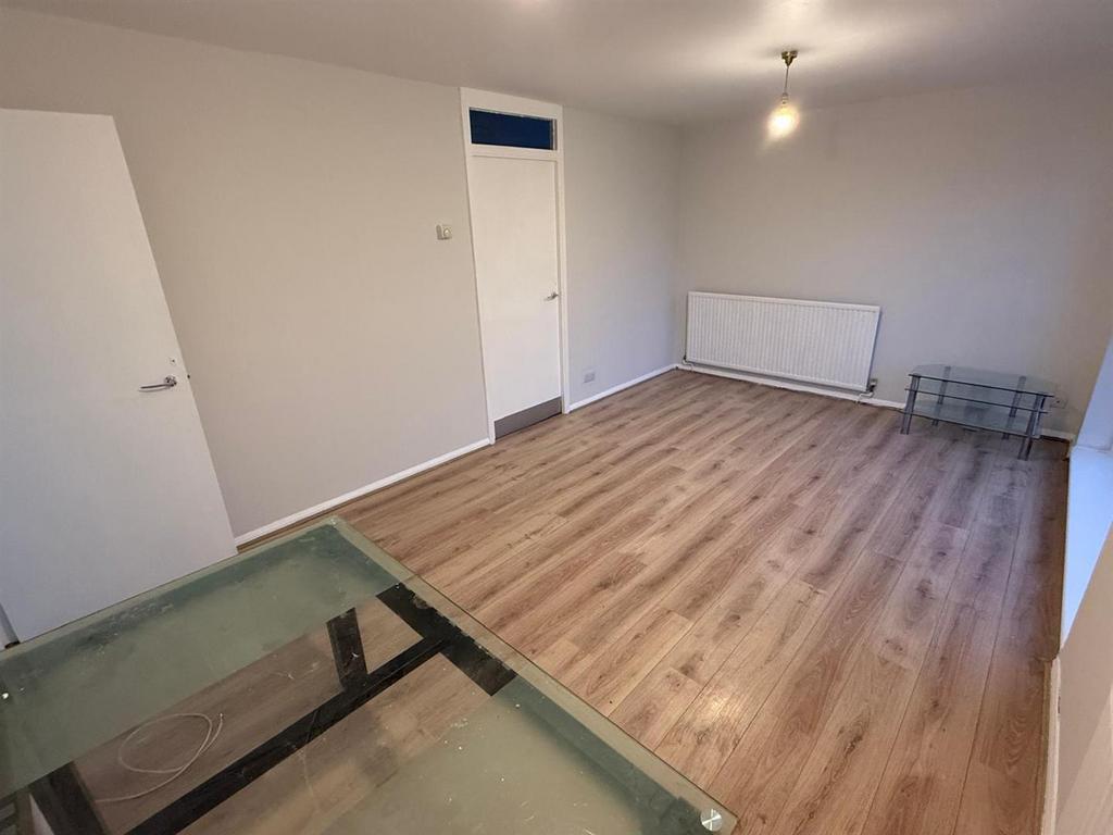 Lounge/Dining