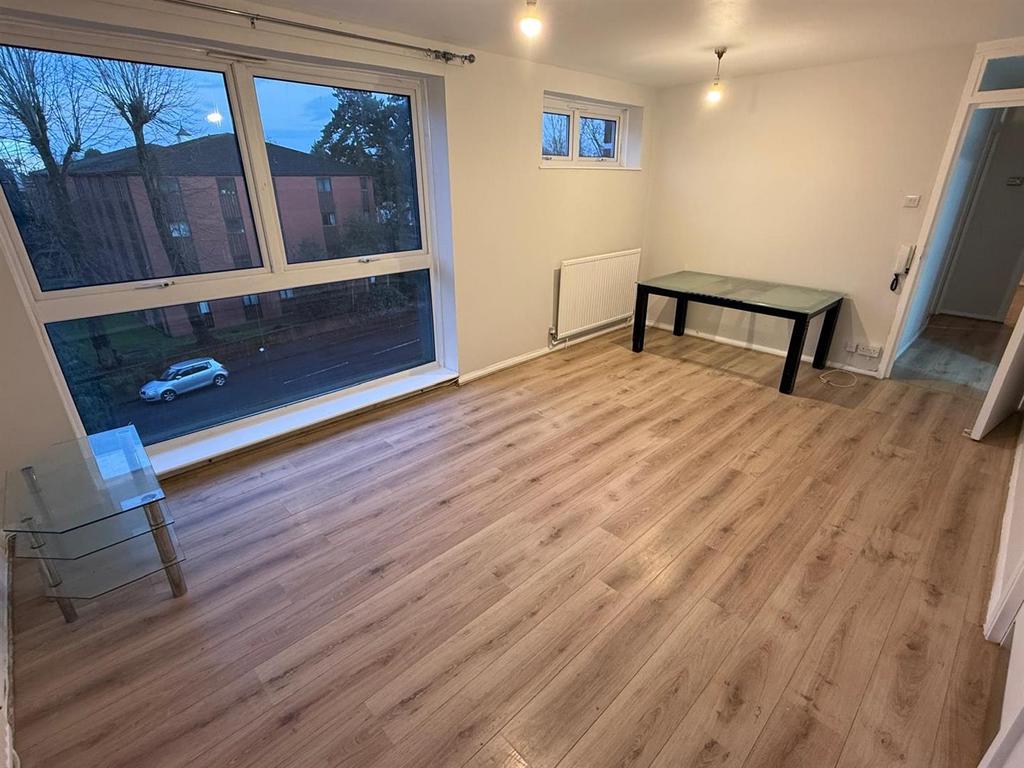 Lounge/Dining