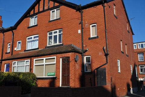 2 bedroom house to rent, Hessle Road, Hyde Park, Leeds LS6 1EH