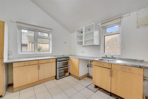 2 bedroom end of terrace house for sale, Midwood Close, London