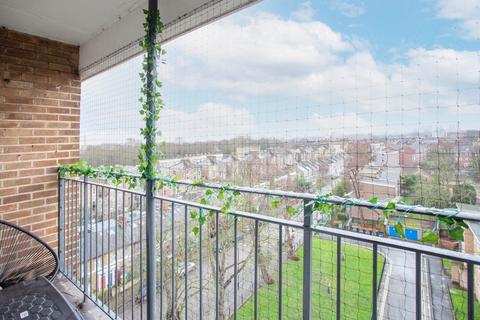 1 bedroom flat for sale, Yoakley Road, London, N16