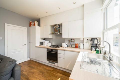 2 bedroom flat for sale, Arlesford Road, London SW9