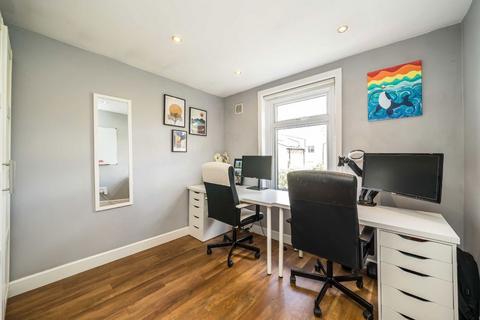 2 bedroom flat for sale, Arlesford Road, London SW9
