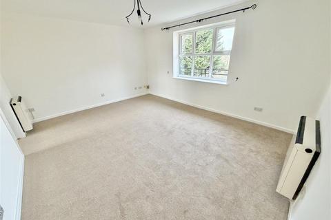 2 bedroom apartment for sale, Charlton Drive, Sale