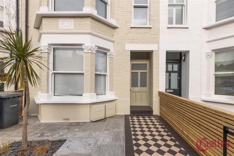 3 bedroom flat for sale, Inderwick Road, N8