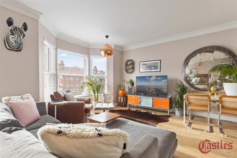 3 bedroom flat for sale, Inderwick Road, N8
