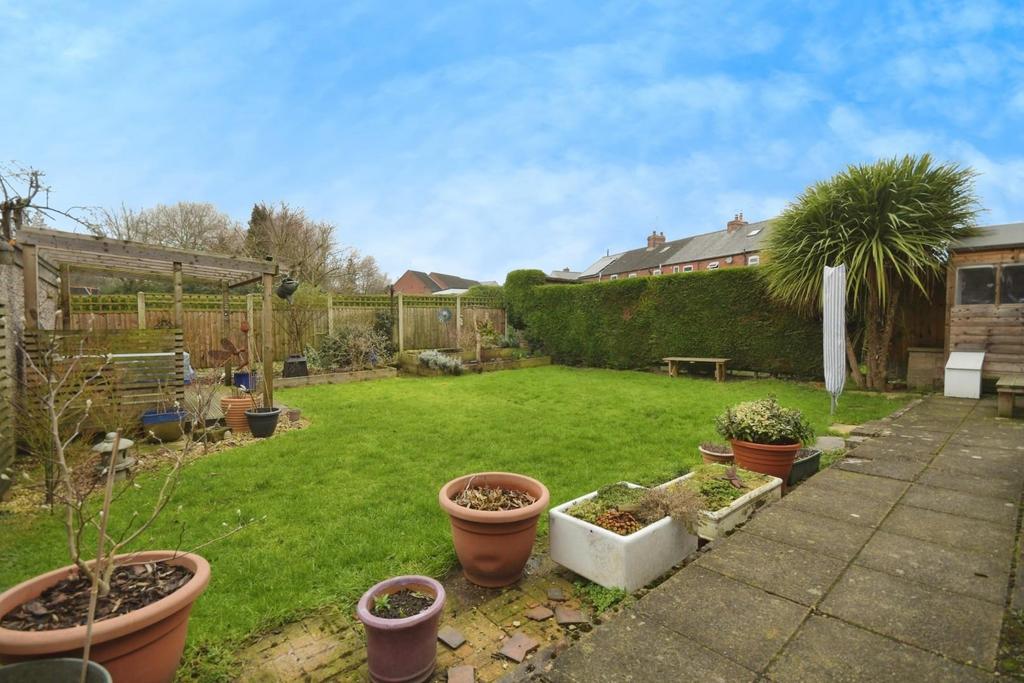 REAR GARDEN 01.jpg