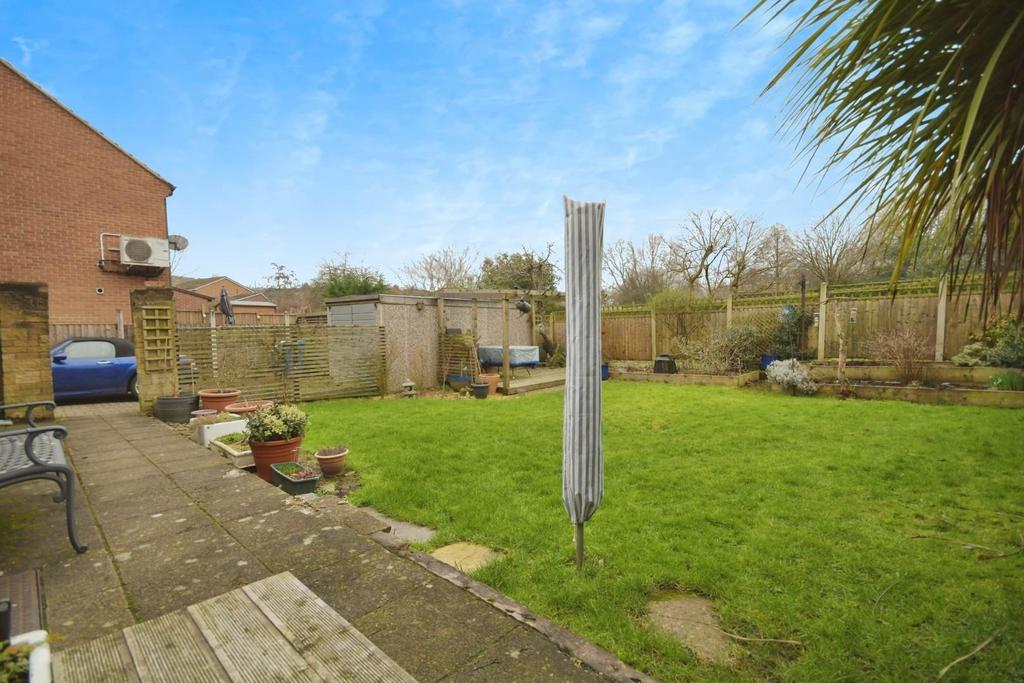 REAR GARDEN 02.jpg