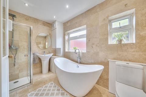 2 bedroom maisonette for sale, Buxted Road, London, N12