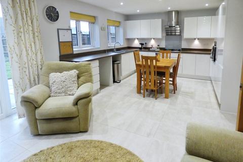 3 bedroom detached house for sale, St. Johns Road, Hedge End, Southampton