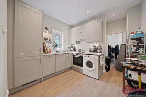 2 bedroom flat for sale, Beresford Road,  N8
