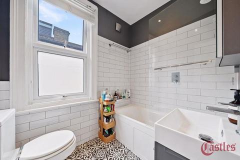 2 bedroom flat for sale, Beresford Road,  N8