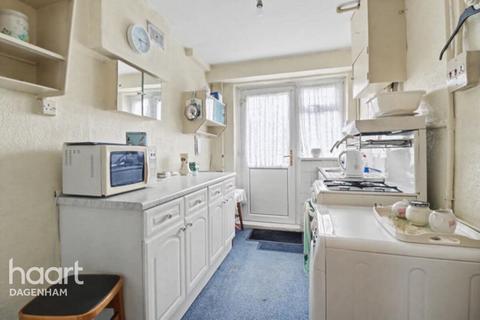 2 bedroom terraced house for sale, Heathway, Dagenham