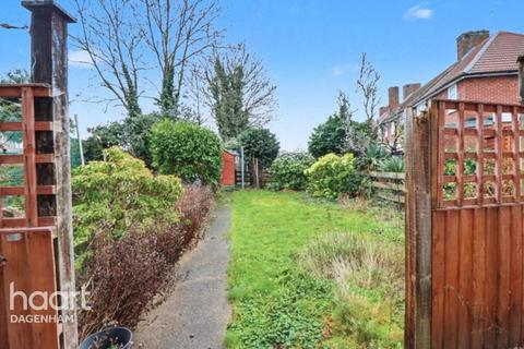 2 bedroom terraced house for sale, Heathway, Dagenham