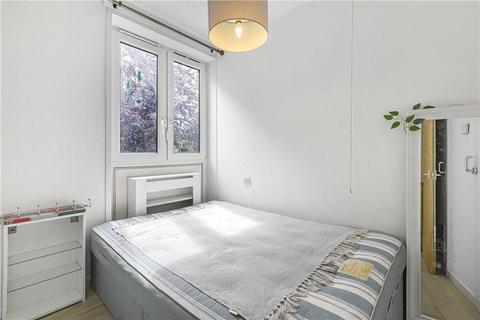 Studio to rent, Hodister Close, London, SE5