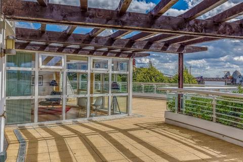 2 bedroom flat to rent, Barrier Point Road, London E16