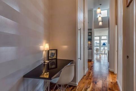 2 bedroom flat to rent, Barrier Point Road, London E16