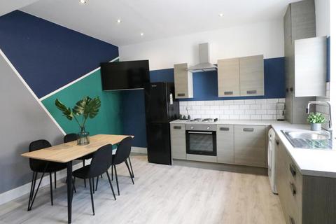 3 bedroom terraced house to rent, Autumn Place, Leeds, LS6 1RJ