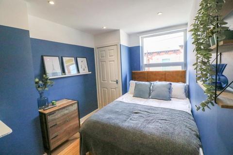3 bedroom terraced house to rent, Autumn Place, Leeds, LS6 1RJ