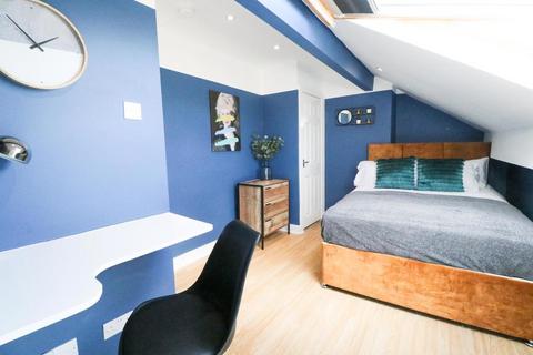 3 bedroom terraced house to rent, Autumn Place, Leeds, LS6 1RJ