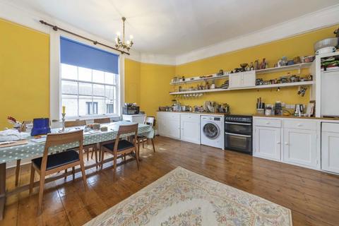3 bedroom flat to rent, Mecklenburgh Square, London WC1N
