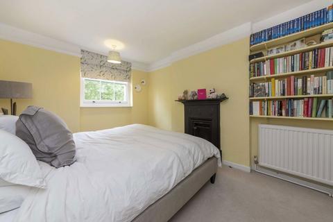 3 bedroom flat to rent, Mecklenburgh Square, London WC1N