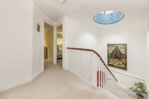 3 bedroom flat to rent, Mecklenburgh Square, London WC1N
