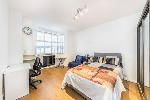 Studio to rent, Woburn Place, London WC1H