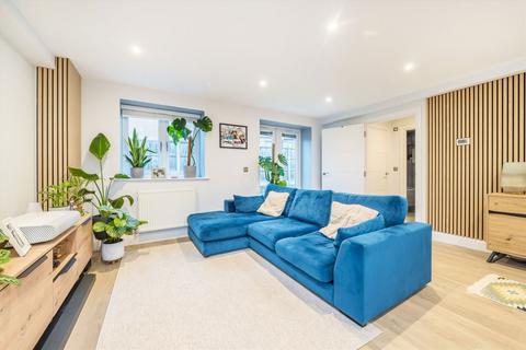 1 bedroom maisonette for sale, Kemble Close, Weybridge KT13
