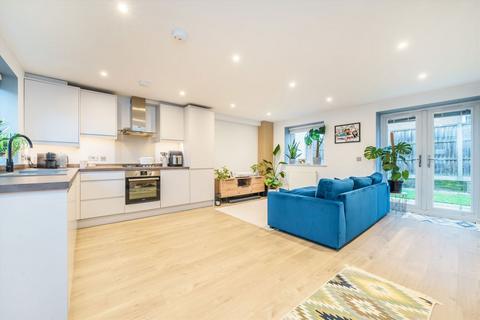 1 bedroom maisonette for sale, Kemble Close, Weybridge KT13