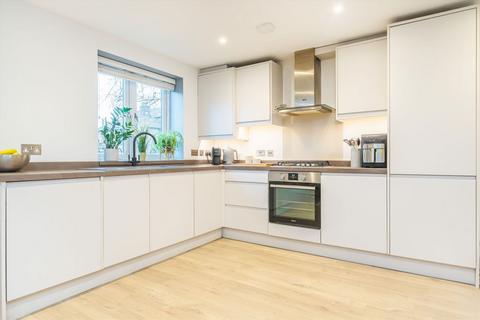 1 bedroom maisonette for sale, Kemble Close, Weybridge KT13