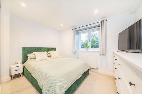 1 bedroom maisonette for sale, Kemble Close, Weybridge KT13