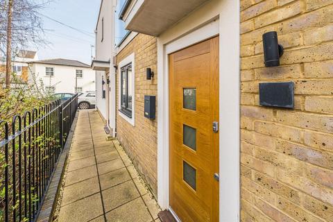 Kemble Close, Weybridge KT13