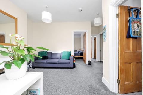 2 bedroom flat to rent, Lambolle Place, London, NW3