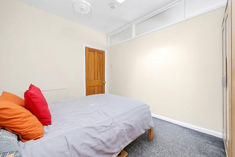 2 bedroom flat to rent, Lambolle Place, London, NW3