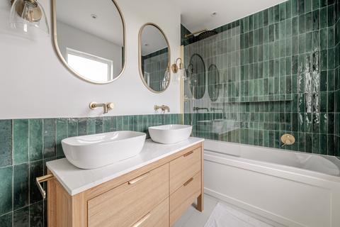 2 bedroom flat for sale, Moyser Road, Furzedown, London, SW16