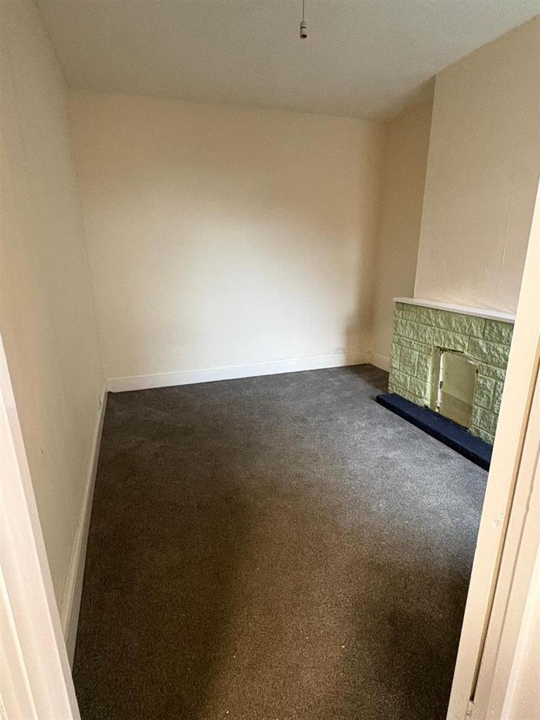 96 TR Dining 4 bed.jpeg