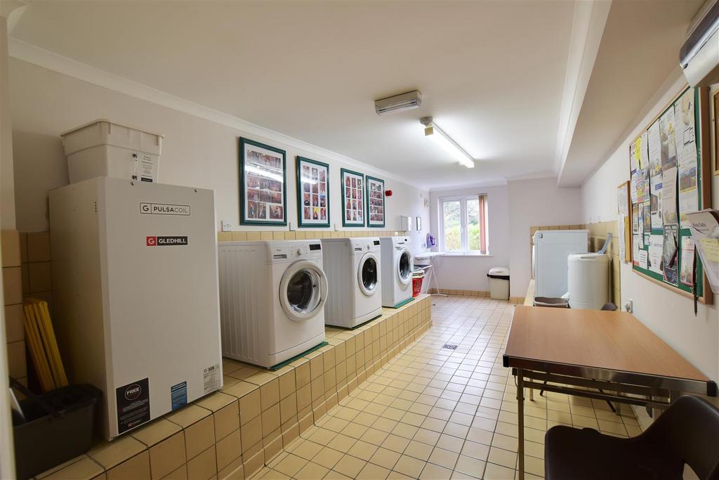 Residents Lounge &amp; Laundry Room