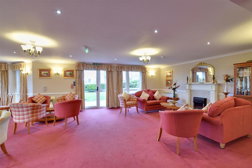 Residents Lounge &amp; Laundry Room