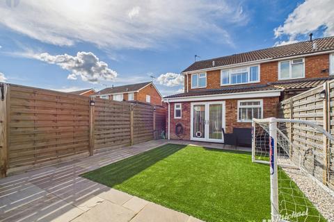 3 bedroom end of terrace house for sale, Carey Close, Aylesbury
