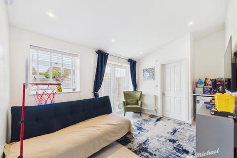 3 bedroom end of terrace house for sale, Carey Close, Aylesbury
