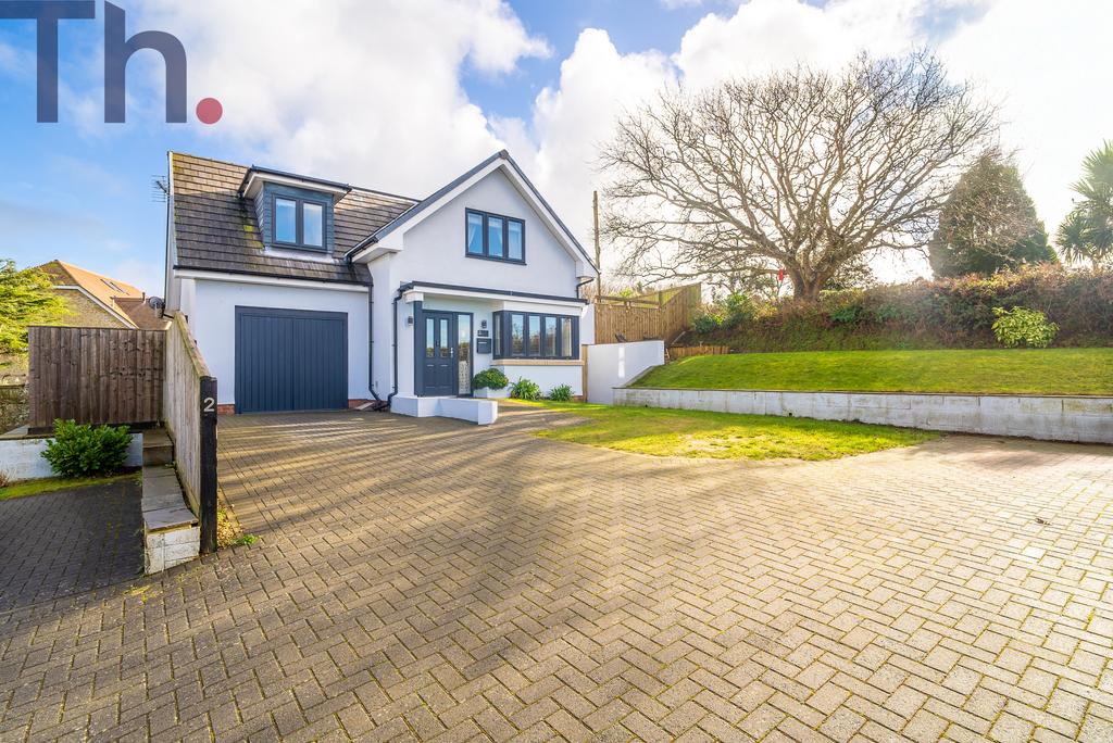 Front Garden &amp; Driveway