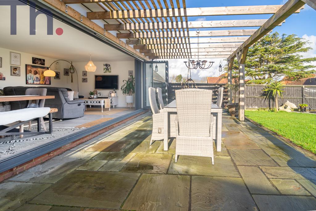 Sunny Al-fresco Area