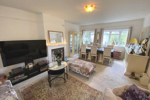 2 bedroom flat to rent, Shakespeare Road, London