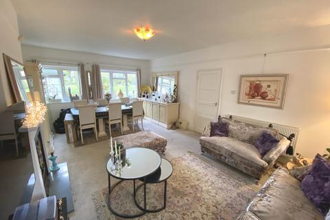 2 bedroom flat to rent, Shakespeare Road, London