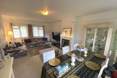 2 bedroom flat to rent, Shakespeare Road, London